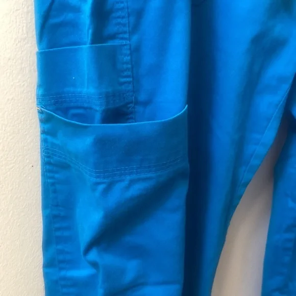 Maeven medical scrub’s - Picture 8 of 14